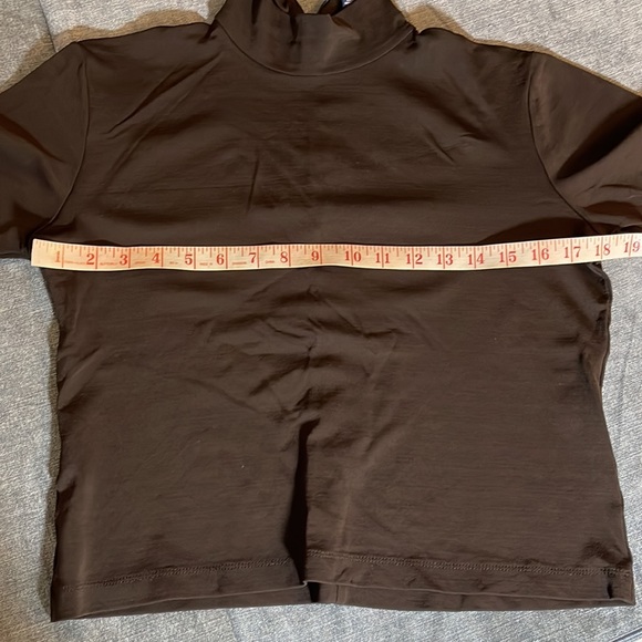 Ann Taylor stretch rayon crop top with half sleeves size medium (23-110) - Picture 7 of 7